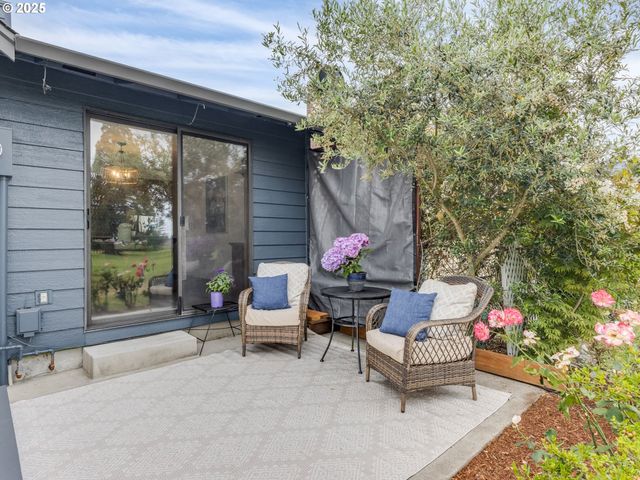 2135 COUNTRY CLUB Ter, Woodburn, OR 97071