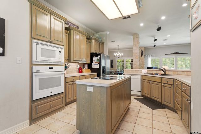 4005 Chapel Woods Blvd, Tyler, TX 75707