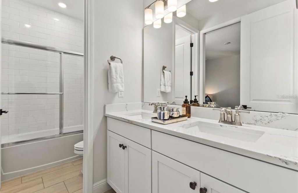 Image 22 of property listing at 16018 VOLTERRA POINT, Bella Collina, FL 34756