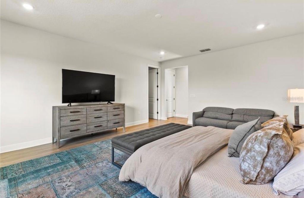 Image 30 of property listing at 16018 VOLTERRA POINT, Bella Collina, FL 34756