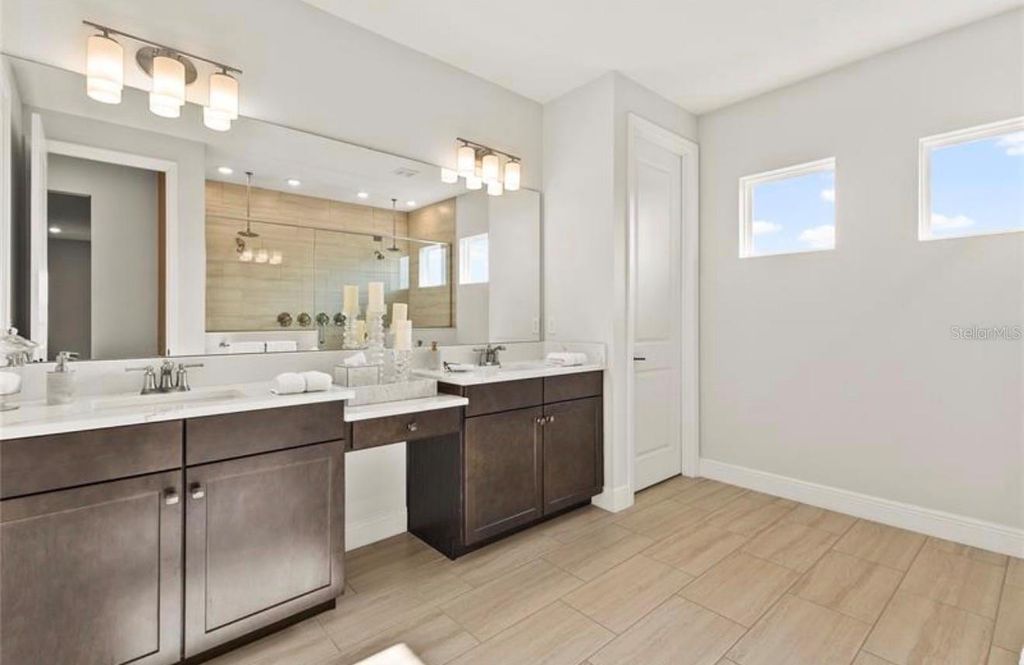 Image 32 of property listing at 16018 VOLTERRA POINT, Bella Collina, FL 34756