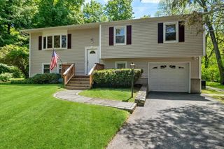 14 Abraham Gunn Memorial Drive, Cortlandt Manor, NY 10567
