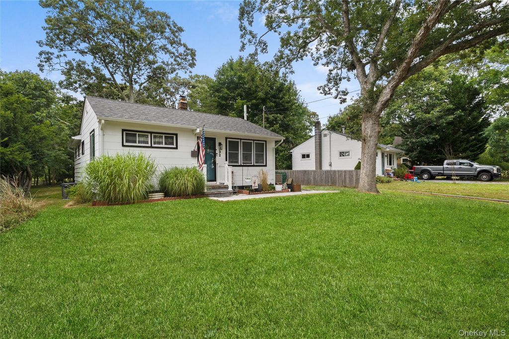 32 Hampton Road, Hampton Bays, NY 11946