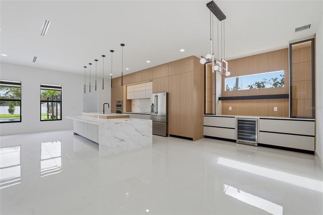 6907 N BOULEVARD, Tampa, FL 33604