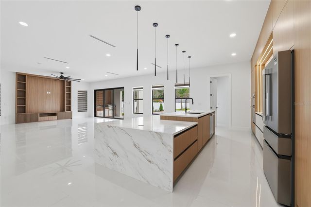 6907 N BOULEVARD, Tampa, FL 33604