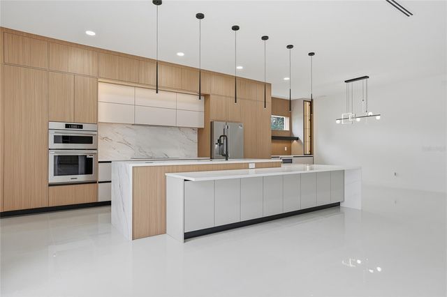 6907 N BOULEVARD, Tampa, FL 33604