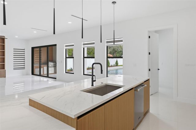 6907 N BOULEVARD, Tampa, FL 33604