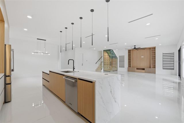 6907 N BOULEVARD, Tampa, FL 33604