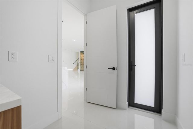 6907 N BOULEVARD, Tampa, FL 33604