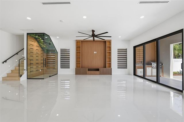 6907 N BOULEVARD, Tampa, FL 33604