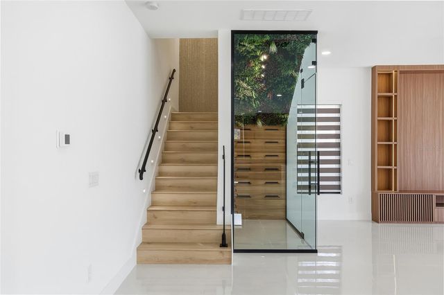 6907 N BOULEVARD, Tampa, FL 33604