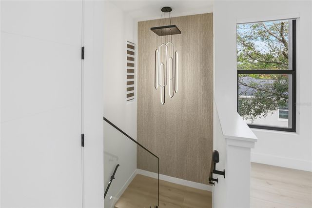 6907 N BOULEVARD, Tampa, FL 33604