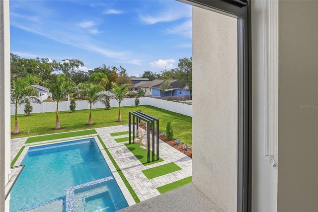 6907 N BOULEVARD, Tampa, FL 33604