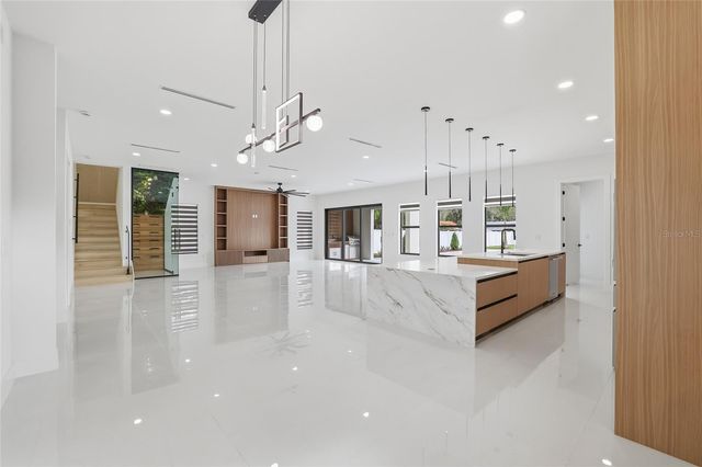 6907 N BOULEVARD, Tampa, FL 33604