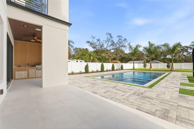 6907 N BOULEVARD, Tampa, FL 33604