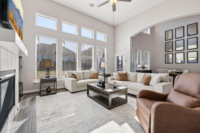 207 Wild Pecan LOOP, Buda, TX 78610