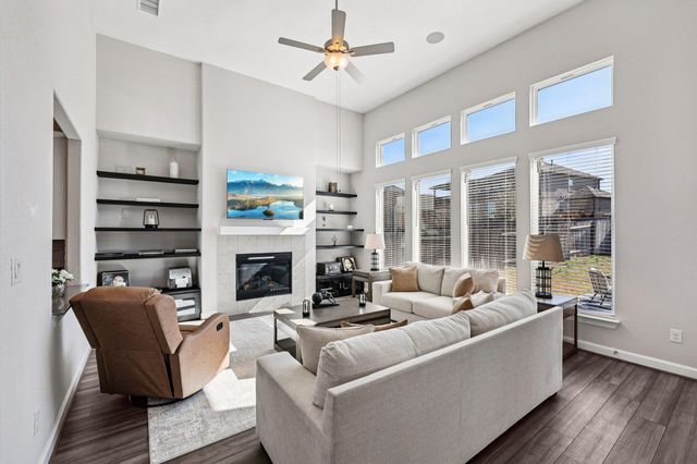 207 Wild Pecan LOOP, Buda, TX 78610