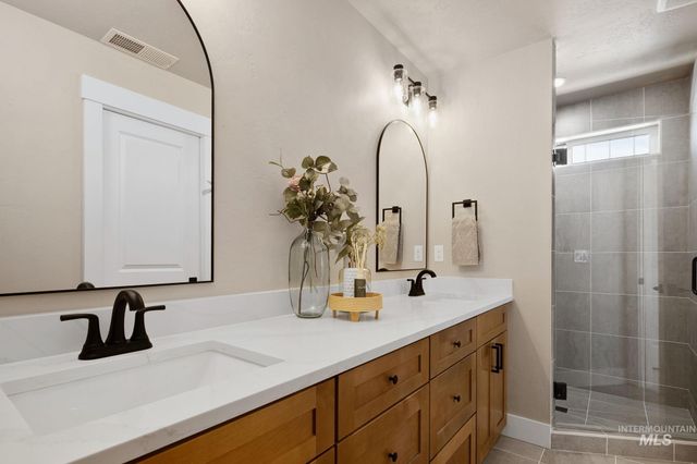 340 E Mayfield Springs Blvd, Mayfield, ID 83761