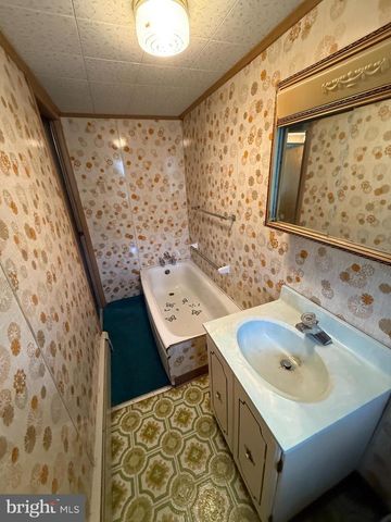 596 OLD 209 RD, Tamaqua, PA 18252