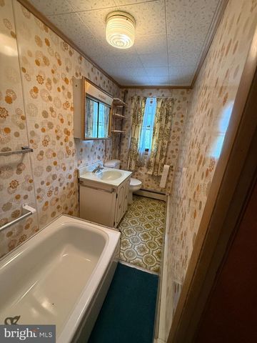 596 OLD 209 RD, Tamaqua, PA 18252