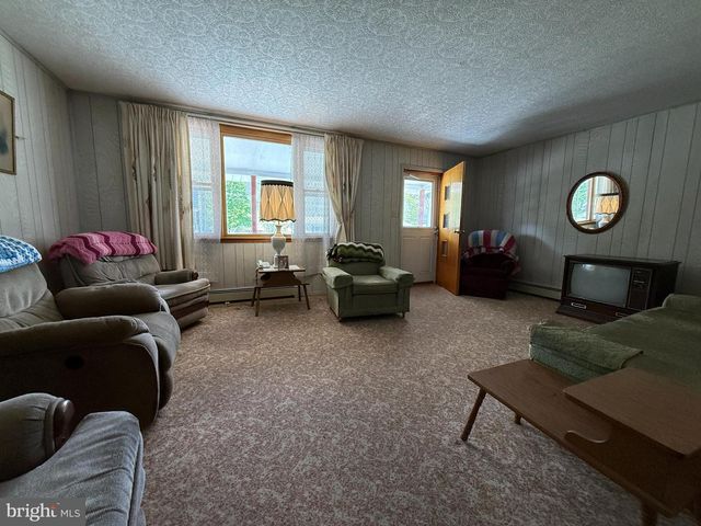 596 OLD 209 RD, Tamaqua, PA 18252