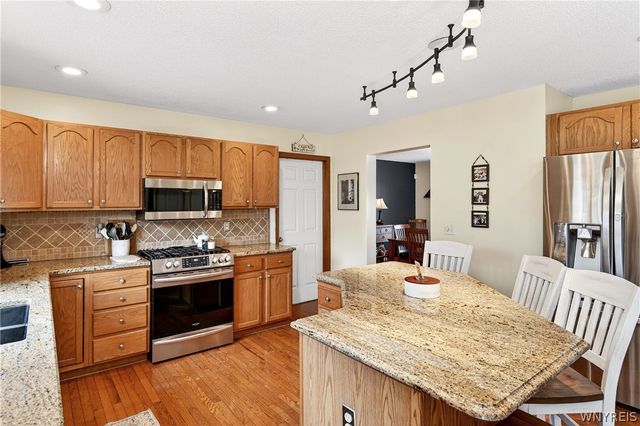 3494 Parkwood Common, Hamburg, NY 14075