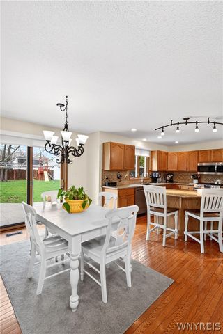 3494 Parkwood Common, Hamburg, NY 14075
