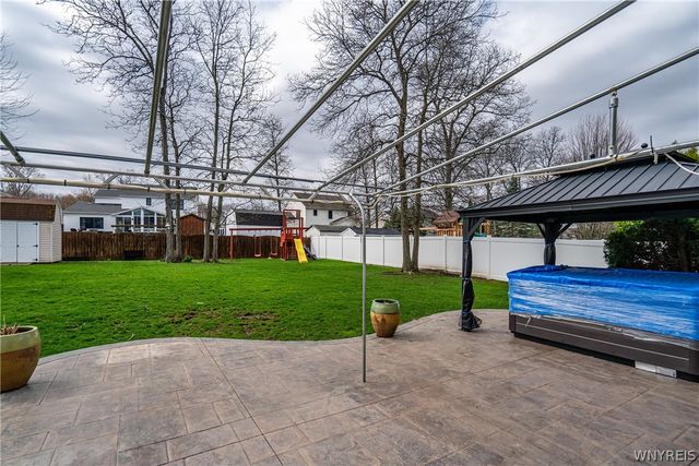 3494 Parkwood Common, Hamburg, NY 14075