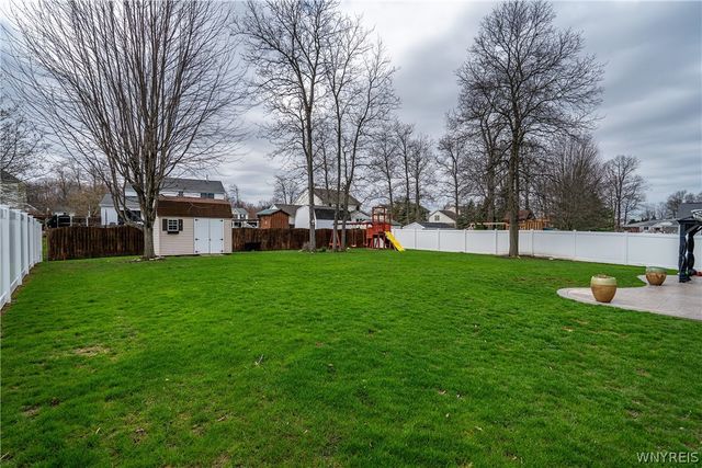 3494 Parkwood Common, Hamburg, NY 14075
