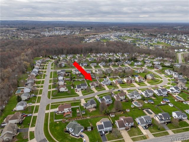 3494 Parkwood Common, Hamburg, NY 14075