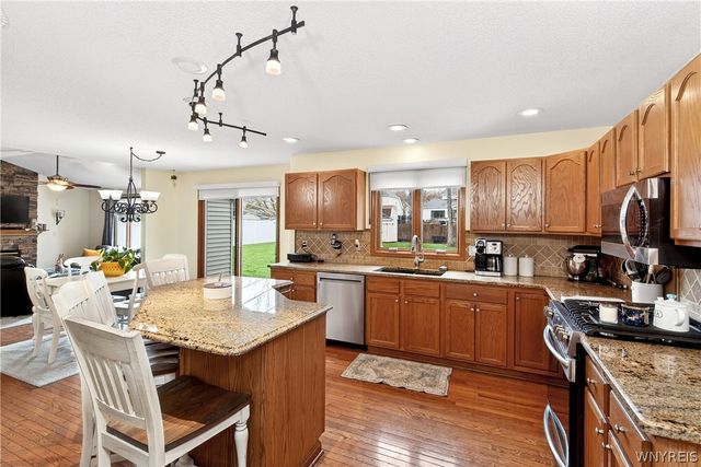 3494 Parkwood Common, Hamburg, NY 14075
