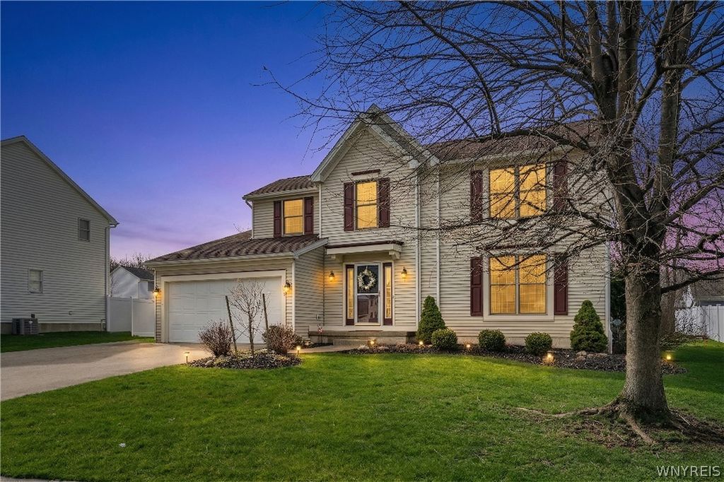3494 Parkwood Common, Hamburg, NY 14075