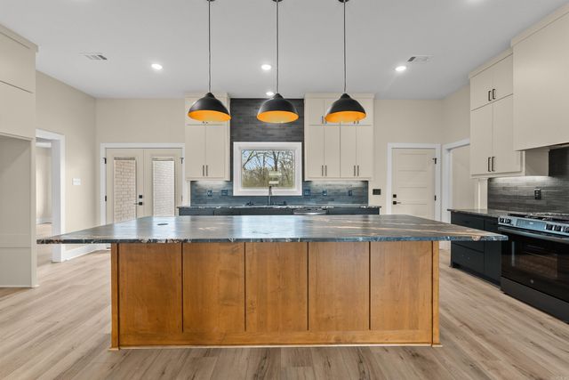 16 Avondale Road, Cabot, AR 72023