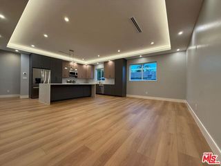 6532 Varna Avenue, Van Nuys (los Angeles), CA 91401