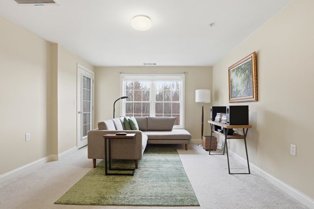 10 Vista Ridge Dr Unit 2, Londonderry, NH 03053