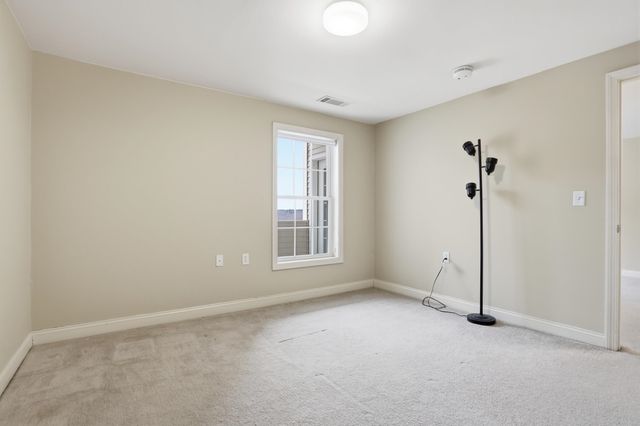 10 Vista Ridge Dr Unit 2, Londonderry, NH 03053