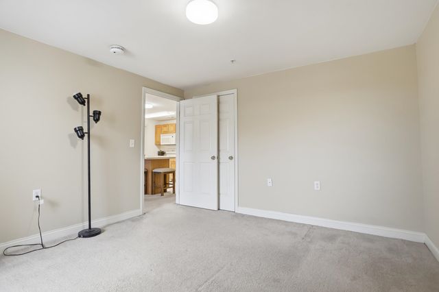 10 Vista Ridge Dr Unit 2, Londonderry, NH 03053