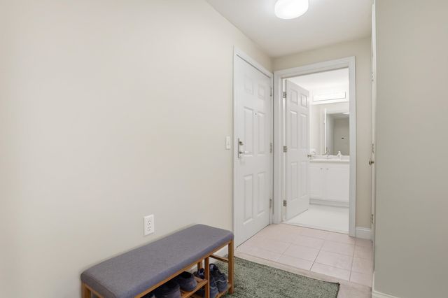 10 Vista Ridge Dr Unit 2, Londonderry, NH 03053