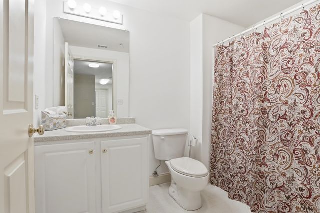 10 Vista Ridge Dr Unit 2, Londonderry, NH 03053