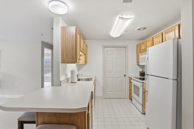 10 Vista Ridge Dr Unit 2, Londonderry, NH 03053