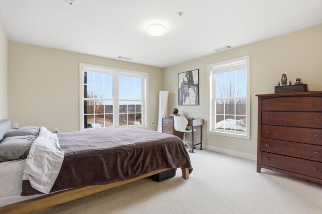 10 Vista Ridge Dr Unit 2, Londonderry, NH 03053