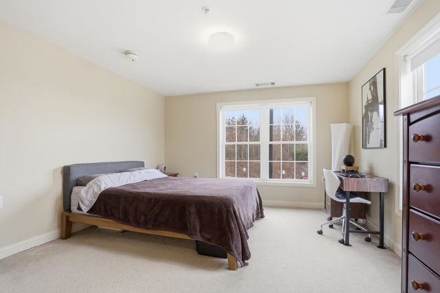 10 Vista Ridge Dr Unit 2, Londonderry, NH 03053