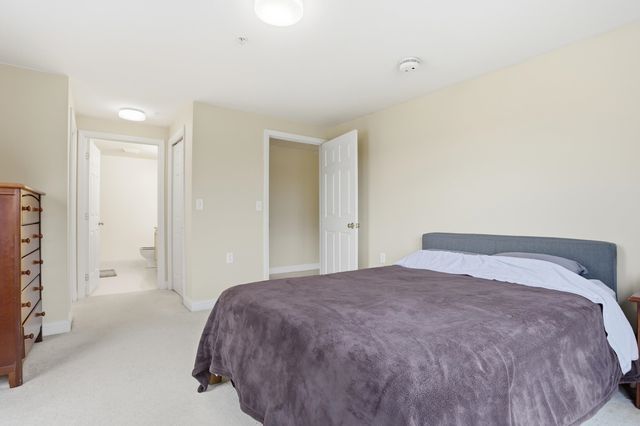 10 Vista Ridge Dr Unit 2, Londonderry, NH 03053