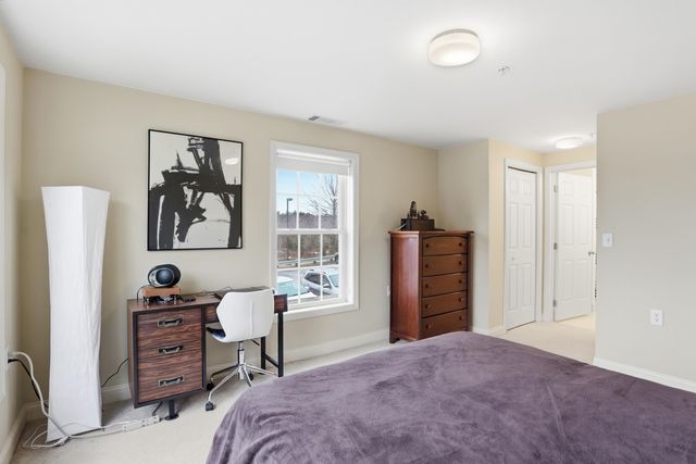 10 Vista Ridge Dr Unit 2, Londonderry, NH 03053