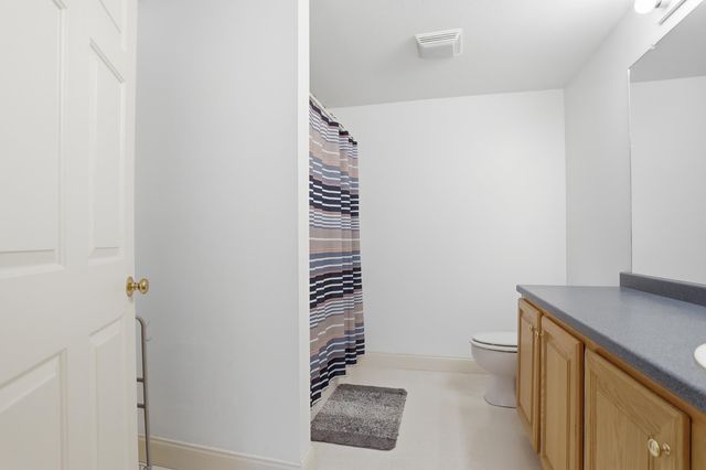 10 Vista Ridge Dr Unit 2, Londonderry, NH 03053