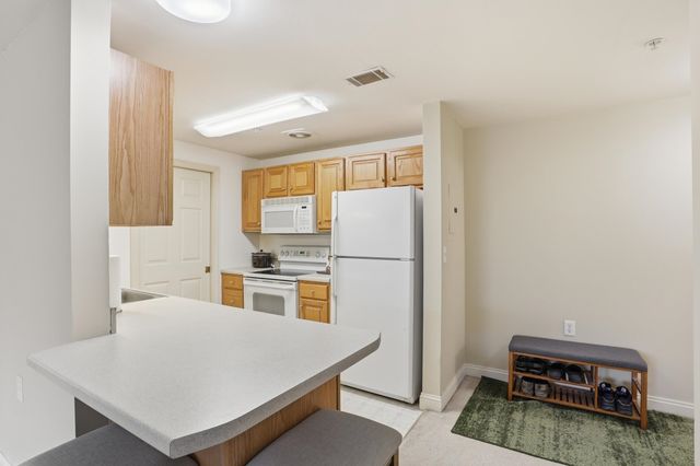 10 Vista Ridge Dr Unit 2, Londonderry, NH 03053