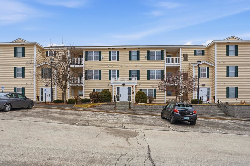 10 Vista Ridge Dr Unit 2, Londonderry, NH 03053