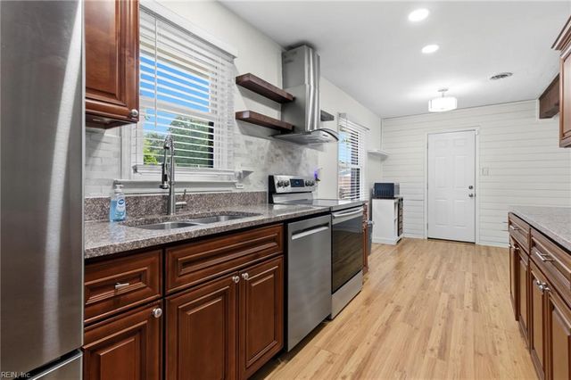 3605 Forrester LN, Virginia Beach, VA 23452