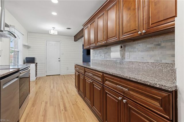 3605 Forrester LN, Virginia Beach, VA 23452