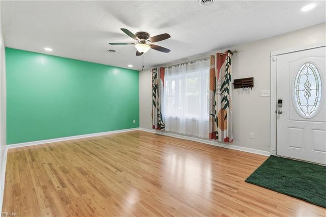 3605 Forrester LN, Virginia Beach, VA 23452